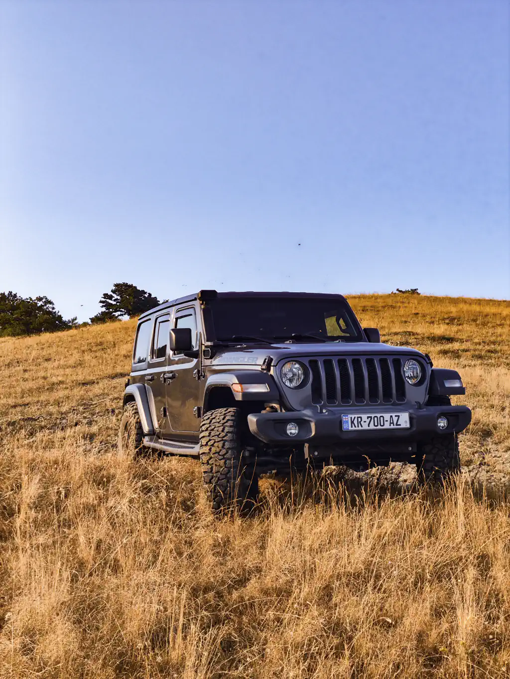 Jeep Wrangler 2018 front mountain view